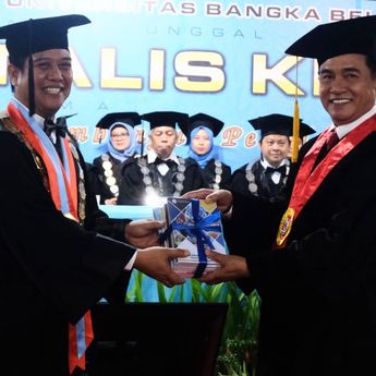Prof Yusril Isi Orasi Ilmiah Pada Rapat Senat Terbuka Dies Natalis ke 17 UBB