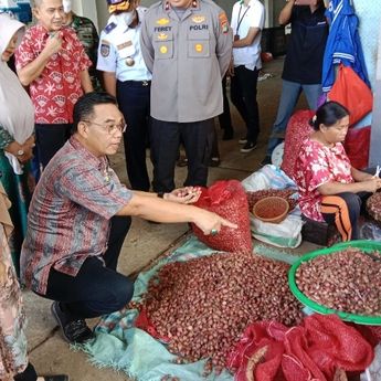Sekda Pangkalpinang Kunjungi Sejumlah Distributor Dan Pasar