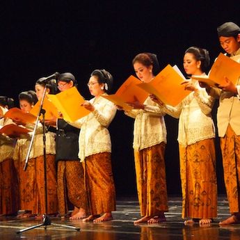11 Contoh Tembang Macapat Bahasa Jawa dan Lengkap dengan Artinya