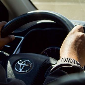 Hal Sepele Ini Bisa Berdampak Fatal jika Dilakukan Saat Mengemudi  