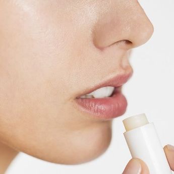 Yuk Atasi dengan 5 Makanan Ini Jika Bibir Kering dan Pecah-Pecah
