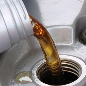 Tips untuk Memilih Oli Motor yang Sesuai, Cek Rekomendasi Pabrikan  