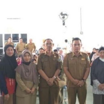 Sekda Pangkalpinang Serahkan Secara Simbolis Bantuan Beras Kepada Masyarakat