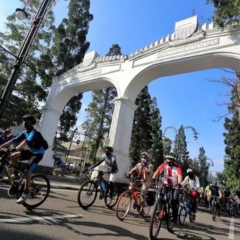 Warga Bandung Kini Bisa Menikmati Lagi Car Free Day Dago