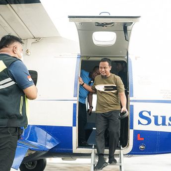 Kunjungan Kerja ke Bone, Gubernur Andi Sudirman Naik Pesawat Susi Air