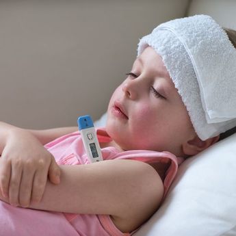 Ternyata Ampuh! Cara Mengatasi Anak Demam Tapi Kaki dan Tangan Dingin
