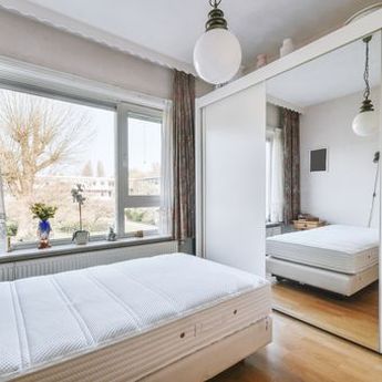 Tempat Tidur Posisinya Menghadap Cermin, Apa Dampaknya untuk Kualitas Tidur?  