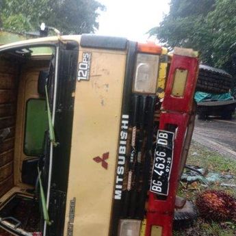  Hindari Truk Mogok, Truk Sawit  dan Truck Semen Alami Tabrakan di Jalan Raya Desa Kapuk
