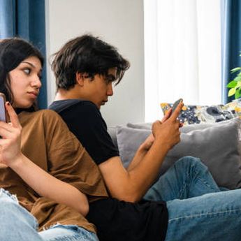 Harus Dicurigai, 3 Hal Ini Bisa Menjadi Tanda Pasangan Selingkuh