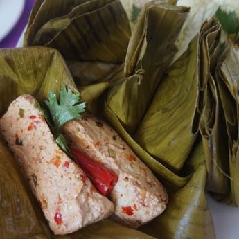 Rasanya Gurih, Berikut Ini  Cara Membuat Pepes Tahu Telur Asin 
