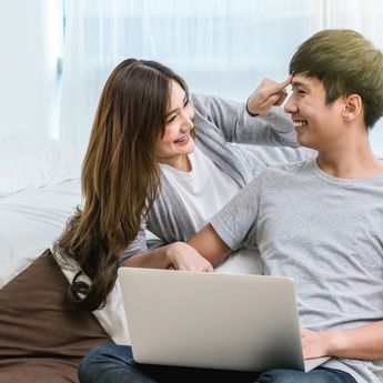 Ketahui 4 Cara Berkomunikasi agar Pasangan Mau Mendengarkan Keluhanmu