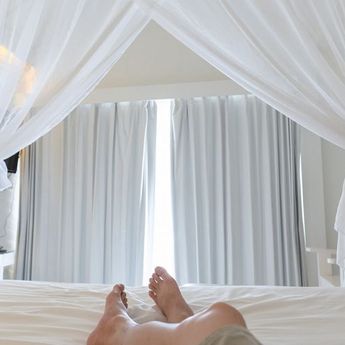 Tempat Tidur Menghadap Jendela Tidak Bagus Menurut Feng Shui, Kenapa?  