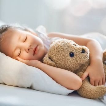 Ibu Harus Tahu, Ini Tips Mengatasi Anak Susah Tidur Tanpa Nangis