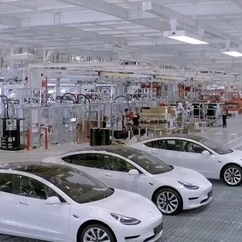 Tesla Menunda Untuk Investasi Indonesia, Luhut Mengaku Tidak Khawatir  