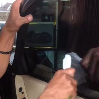 Fenomena Melakukan Tiban Kaca Film Mobil Baru, Merasa Kurang Gelap  