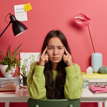 6 Zodiak Berikut yang Paling Sering Overthinking, Ada Pisces hingga Virgo  