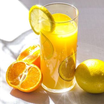 Tinggi Akan Vitamin C, Berikut Cara Membuat Jus Jeruk Lemon Madu