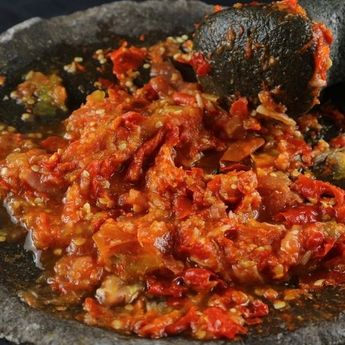Resep Sambal Ulek Terasi Matang untuk Makan Ayam Goreng dan Lalapan