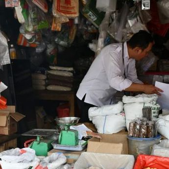Disperindag Babel Bersama Polda Babel dan Bank Indonesia Perwakilan Babel, Pasang Baleho Pengumuman Harga Beras Premium dan Medium