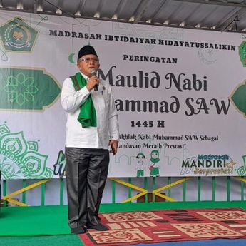 Peringatan Maulid Nabi di MI Hidayatussalikin, H. Firmantasi Tekankan Sikap Akomodatif Terhadap Budaya Lokal