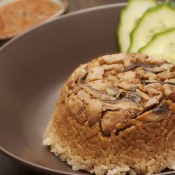 Pakai Ayam dan Jamur, Berikut Ini Cara Membuat Nasi Tim Merah