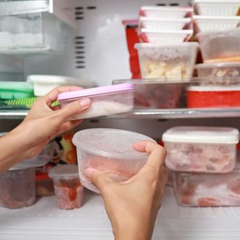 Mudah Dicari dan Tidak Lupa, Berikut 6 Cara Susun Makanan di Freezer
