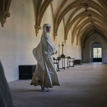 Teror Mengerikan Sang Biarawati, Sinopsis Film Sister Death di Netflix