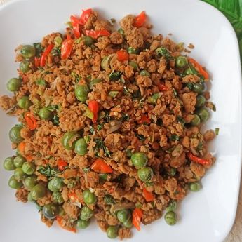 Beri Daun Kemangi, Berikut Ini  Cara Membuat Sambal Goreng Oncom