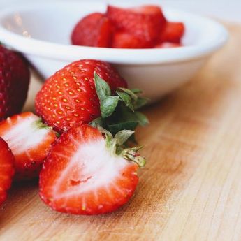 Bisa Bantu Turunkan Berat Badan, Berikut 6 Manfaat Makan Buah 