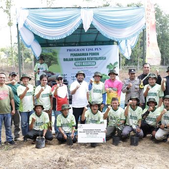 Salurkan Bantuan TJSL Penanamam Pohon 1001 Kelekak, PLN Dukung Green Transformation