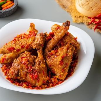 Pedas dan Wangi Aromanya, Berikut Resep Ayam Balado Kemangi  