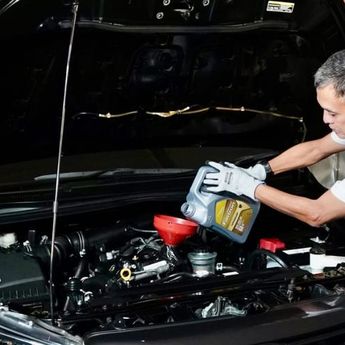 Jangan Bingung, Ini Waktu Tepat Untuk Mengganti Oli Mesin Mobil  