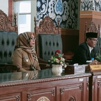 Wakil Ketua DPRD Bangun Jaya Pimpin Rapat Paripurna Kedua Belas Tahun 2024