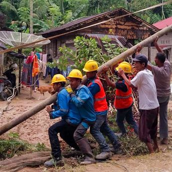 Tantangan Cuaca Ekstrem, PLN Siagakan Petugas Jaga Kelistrikan Andal selama Ramadan