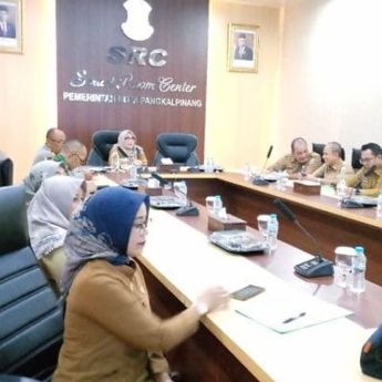 Pj Walikota Lusje Hadiri Rakor Bersama Kemendagri Membahas Pengendalian Inflasi Daerah