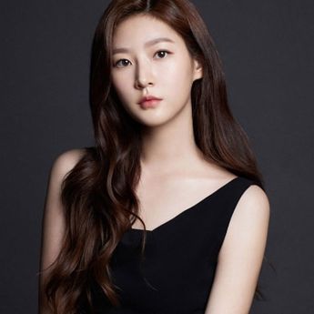 Aktris Cantik Korea "Kim Sae Ron" Beralih Profesi Jadi Manajer Kafe