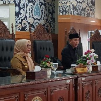 Pj Walikota Lusje Hadiri Paripurna DPRD Pangkalpinang Menyetujui Tiga Raperda Pemkot Pangkalpinang