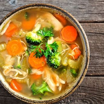 Santap Saat Cuaca Dingin, Berikut Cara Membuat Sup Ayam Asam