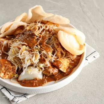 Berikut ini Cara Membuat Ketoprak Khas Betawi ala Kaki Lima          