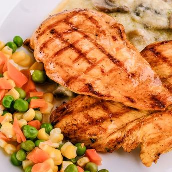 Buat untuk Hari Spesial, Berikut ini Resep Steak Ayam Bumbu Rosemary 