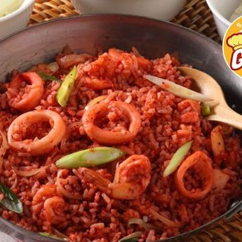 Pakai Seafood, Berikut Cara Membuat Nasi Goreng Merah ala Makassar