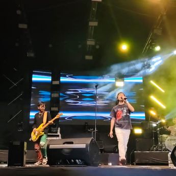 D'Masiv Buat Ribuan Penonton Terpukau di Konser Spektakyler Sound Of Babel