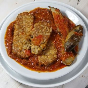 Santap Bersama Petai dan Lalapan, Berikut Resep Tempe Penyet Sambal Teri