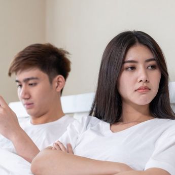 Merasa Kesepian Padahal Punya Pasangan? Ini Penyebab dan 6 Cara Mengatasinya