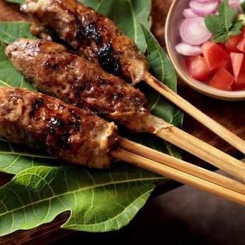 Sajikan dengan Kol dan Acar, Berikut Cara Membuat Sate Buntel Tenggiri