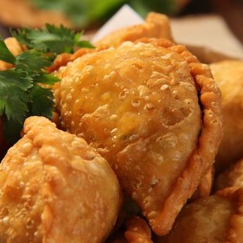 Bisa untuk Jualan, Berikut Cara Buat Pastel Goreng Isi Ayam dan Udang