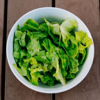 Tetap Segar dan Renyah, Berikut 6 Cara Simpan Selada untuk Salad 