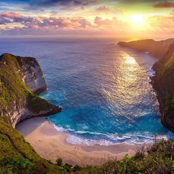 Kelingking Beach, Nusa Penida adalah Si Cantik yang Berbahaya dan Menantang