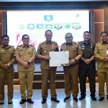 Pj Walikota Budi Utama Hadiri Penandatanganan Komitmen Optimalisasi Pendapatan Asli Daerah