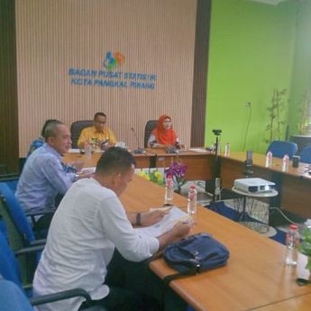 Plt Asisten Pemkot Pangkalpinang Hadiri Berita Resmi Statistik Bulan April 2025